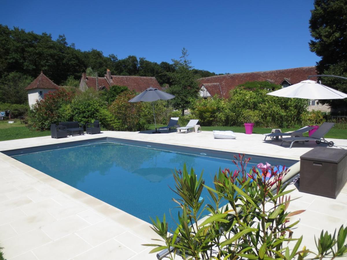 Le Grand Coudreau Bed & Breakfast Nazelles-Negron Exterior photo