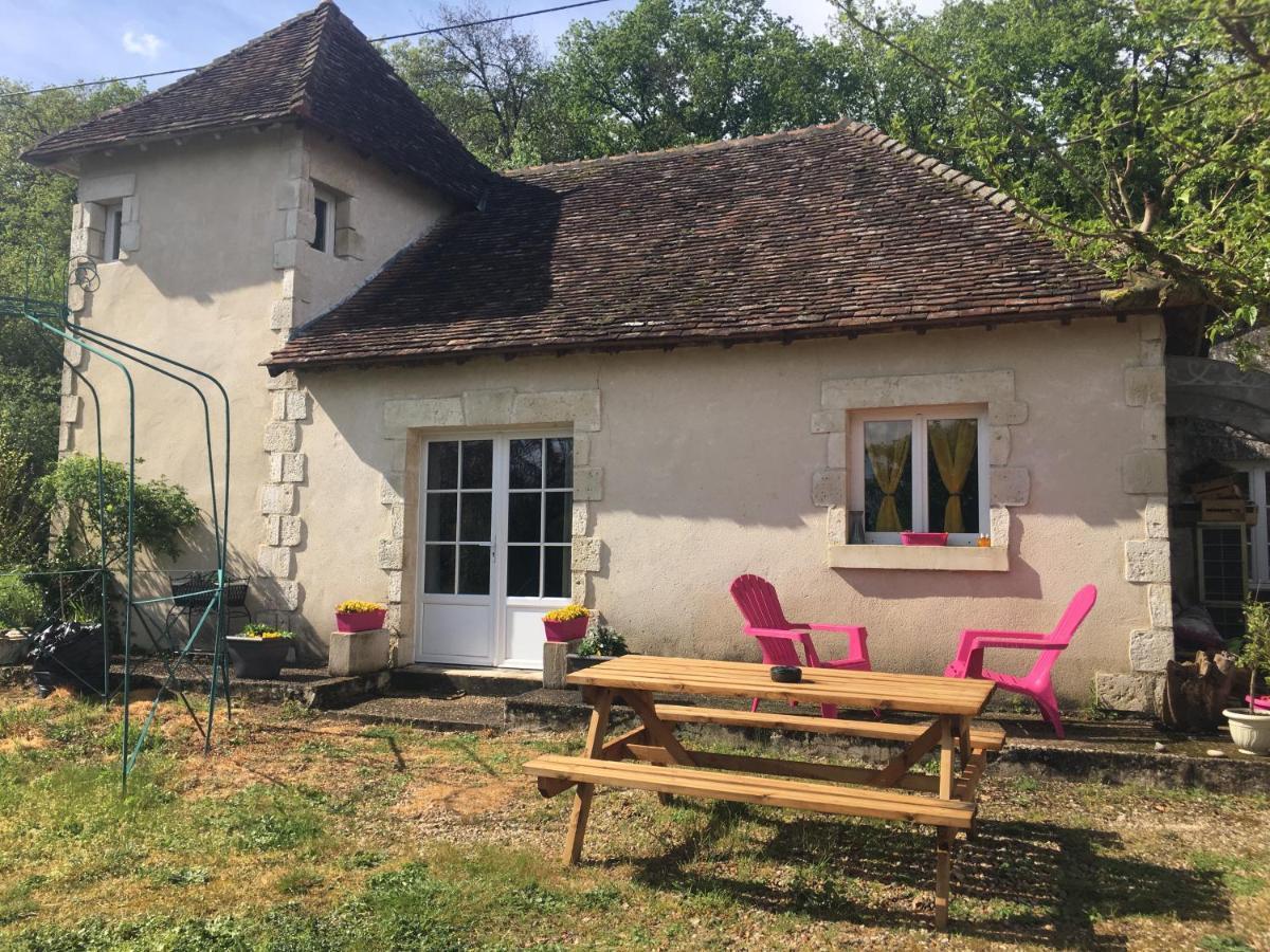 Le Grand Coudreau Bed & Breakfast Nazelles-Negron Exterior photo